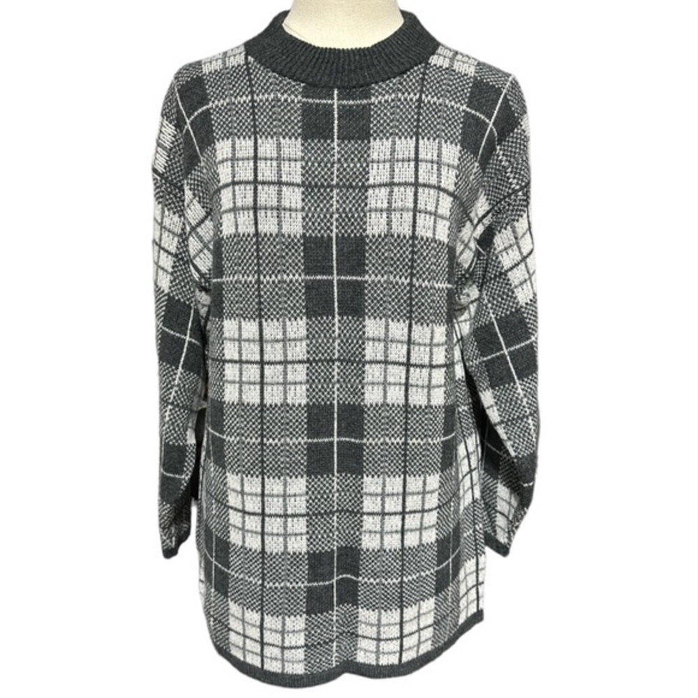 Vintage Mathias Black & Grey Plaid‎ sweater Women’s size medium (1838)